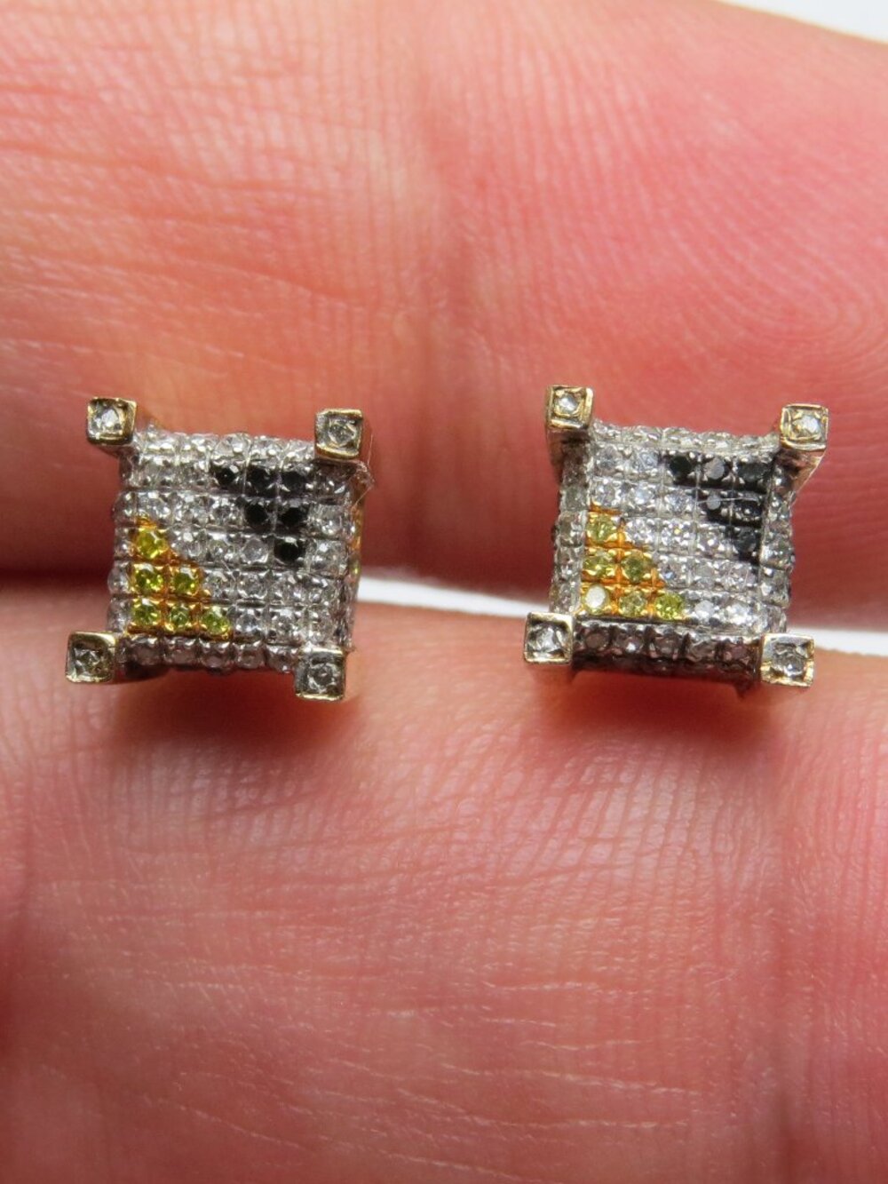 10k Diamond Men's Studs Earring
